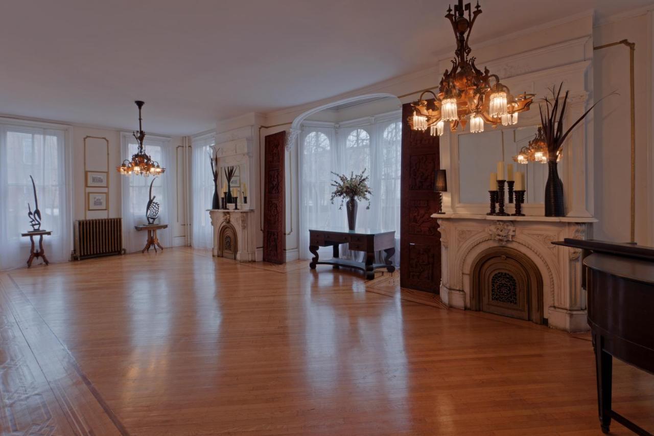 Akwaaba Mansion Bed and Breakfast New York Esterno foto